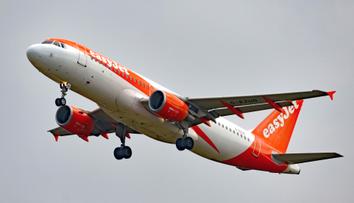 Turisté na Tenerife nedoletěli. Pilot vyhlásil stav nouze, letadlo se muselo vrátit