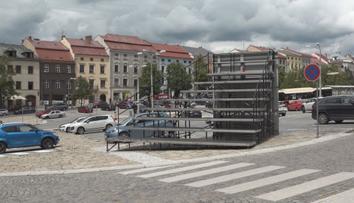 V Jihlavě postavili nové hlediště za 100 tisíc. Moc z něj ale vidět není
