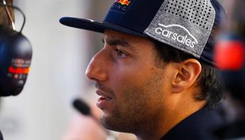 Bývalý závodník F1 boural na motorce, se zraněními skončil v nemocnici