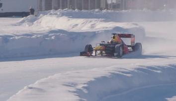 Verstappen si užívá zimní pauzu. Provětral monopost F1 na ledě