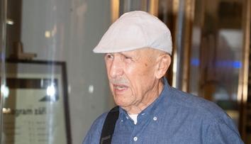 Herec Petr Nárožný se ošklivě zranil. Jsem strašně pomlácený, popsal