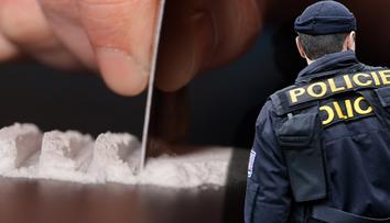 Cizinci platili za drogy falešnými bankovkami. Koupili jedlou sodu