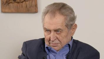 Na Zemana zaútočila aktivistka: Měla půvabná ňadra, popisuje exprezident