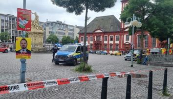 Muž pobodal tři lidi, armáda ztratila raketu. Nad bezpečím v Německu se smráká