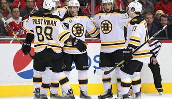 Pastrňák rozdával nahrávky, Krejčí pálil, Boston ale prohrál