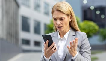 Podvodných SMS zpráv přibývá. IT expert prozradil, jak se jim bránit