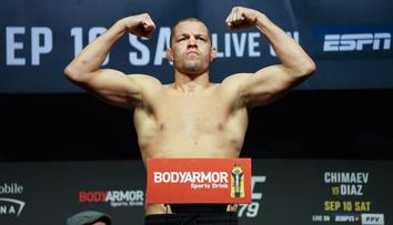 Diaz se s UFC rozloučil výhrou, raduje se také kritizovaný Čimajev