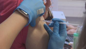 Ideální čas na očkování proti chřipce je teď. Nemoc ohrožuje hlavně seniory