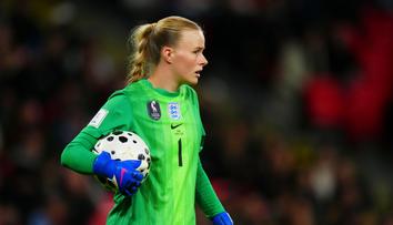 Sexy brankářka Chelsea provokuje z ráje. Okouzlila fanoušky v plavkách