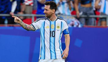 Messi hrdinou i hříšníkem. Po hattricku na MS se řeší jediné: Měl být Argentinec vyloučen?