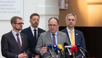 Opozice se kvůli rozpočtu obrátila na Ústavní soud. Vadí jí oslabení Sněmovny
