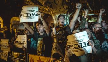 Puigdemont zkouší z Belgie tvořit koalici, Madrid žádá jeho vydání