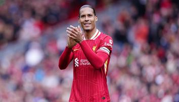 Kapitán loď neopouští. Liverpool podepsal po Salahovi další hvězdu