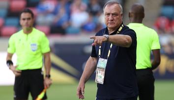 Jako ve videohře. Kouč vedl zápas přes telefon, maličkou zemi dostal na MS
