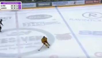 Jako Brad Marchand! Hokejista při nájezdu totálně selhal