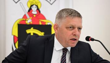 Atentátník na Fica skončil v nemocnici. Je pod nepřetržitým dohledem