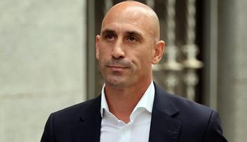 Rubiales poprvé u soudu. Kvůli polibku se nesmí k hráčce přiblížit