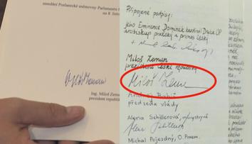 Proč vypadá Zemanův podpis jinak? Odborníci na písmo odpověděli