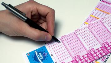 Muž vyhrál v loterii desítky milionů. O všechny peníze málem přišel