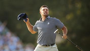 DeChambeau trefil hole-in-one přes svůj dům. Radoval se víc než po výhře majoru