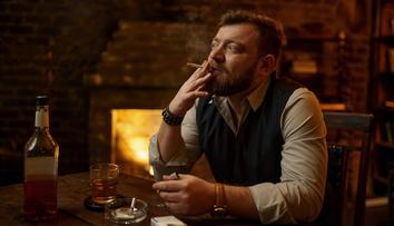 Za zahraniční cigarety musí lidé doplácet v Česku. Záleží na tom, jestli je vykouří