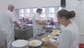 Tripartita jednala o platech nepedagogů. Řešením by mohla být zaručená mzda