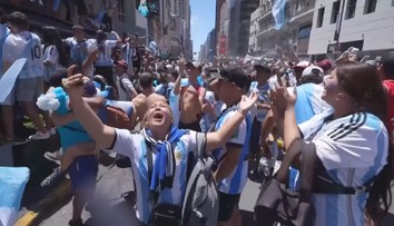 V ulicích Buenos Aires propuklo šílenství. Argentinci slaví titul z fotbalového MS