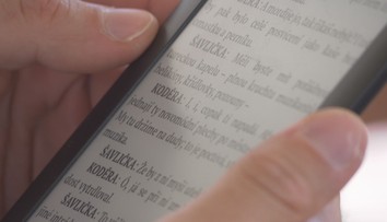 Zájem o papírové knihy klesá. Češi místo nich volí čtečky a audioknihy