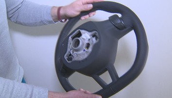 Muž z automobilky kradl volanty a airbagy! Prodával je v Polsku