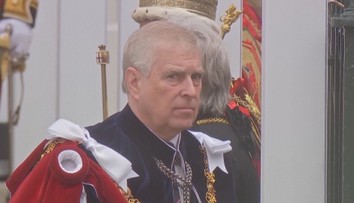 Princ Andrew se vzdá titulů a vyznamenání. Neustál nátlak médií a královské rodiny