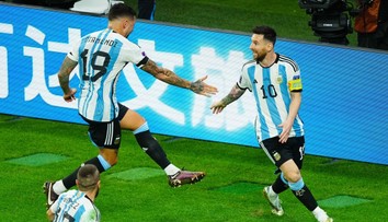 Slavný Messi dotáhl Argentinu k postupu. Proti Austrálii se ale nadřeli