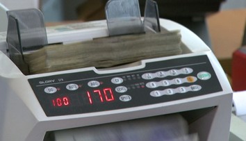 Mladé lidi k investování mnohdy vedou rodiče. Jan koupil akcie ve 14 letech