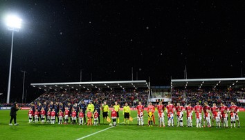 Další problém pro nový pardubický stadion. Lidé si stěžují na světelný smog