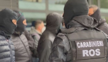 Zloději v Neapoli vyloupili banku. Drželi 25 rukojmích, k úniku vykopali tunel