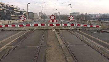 Přes Libeňský most už tramvaje nepojedou. Kvůli mrazům hrozí vážné nebezpečí