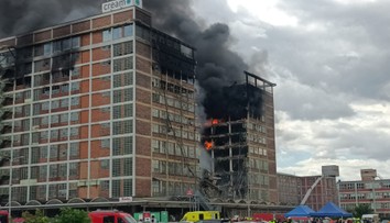 Ve Zlíně hoří bývalý baťovský areál. Část budovy se zřítila
