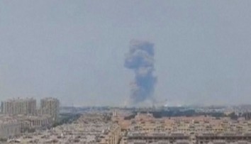 Obří exploze v Číně. Chemičku pohltily plameny, valí se oblaka dýmu