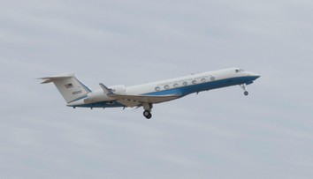 Letadlo se při přistání proměnilo v ohnivou kouli. Oba piloti zemřeli