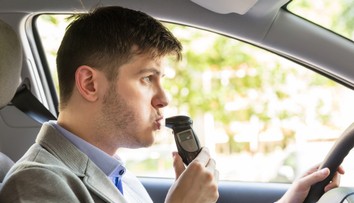 Může řidič nadýchat po vypití nealko radleru? Test dopadl hodně překvapivě