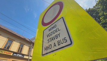 Řidiči z Českých Budějovic se musí obrnit. Město čeká řada dopravních omezení