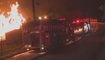 VIDEO: Pohroma pro pijáky! V Americe shořely dva sklady bourbonu
