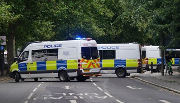 Pozor při cestě do Británie, varují úřady. Zvýšila stupeň ohrožení terorismem