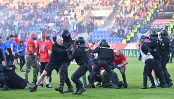 GLOSA: Český fotbal pro fanoušky? Chuligánům patří doživotní zákaz