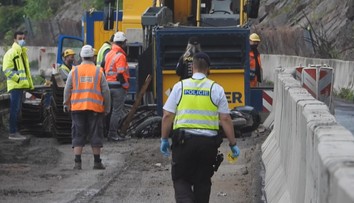 Motorkář vjel na vyfrézovanou silnici. Po nárazu do stroje zemřel
