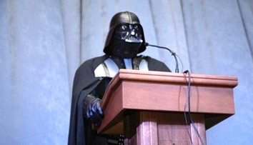 FOTO: DARTH VADER se uchází o post starosty! Jde o protest?