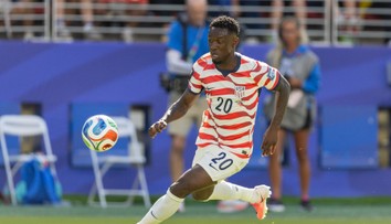 Kontroverzní rozhodnutí FIFA! Hvězda USA bude i přes červenou hrát osmifinále