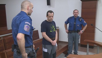 Soud řeší trýznivý způsob vraždy. Muž měl svou ženu omráčit a zapálit v autě