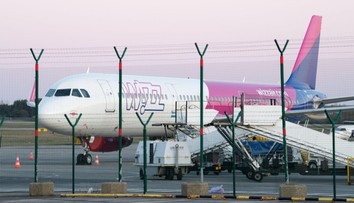 VIDEO: Dramatické přistání v Praze. Airbus zavadil o ranvej, zádí drhl o dráhu