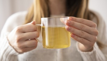 Varování pro milovníky černého čaje: Tyto léky jím rozhodně nezapíjejte