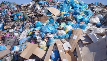 Dovolenkový ráj hyzdí nelegální skládky. Úřady už si s nimi nevědí rady